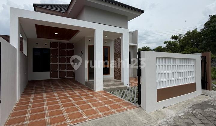 Very Cheap‼️ New Beautiful Special Modern Limasan House in a Cluster in Wedomartani Sleman Near Budi Mulia Tajem Very Cheap‼️ New Beautiful Special Modern Limasan House in a Cluster in Wedomartani Sleman Near Budi Mulia Tajem