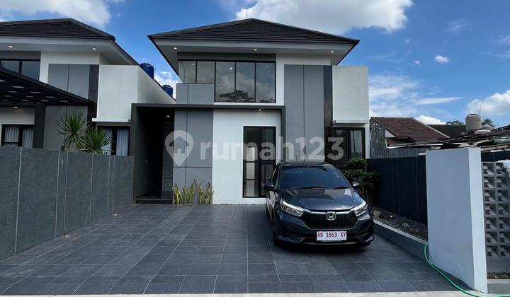 Luxury House in Griya Ayem 2 Cluster on Kaliurang Street Km 13, Sukoharjo, Ngaglik, Sleman, Near UII Campus and PPGP Art Campus