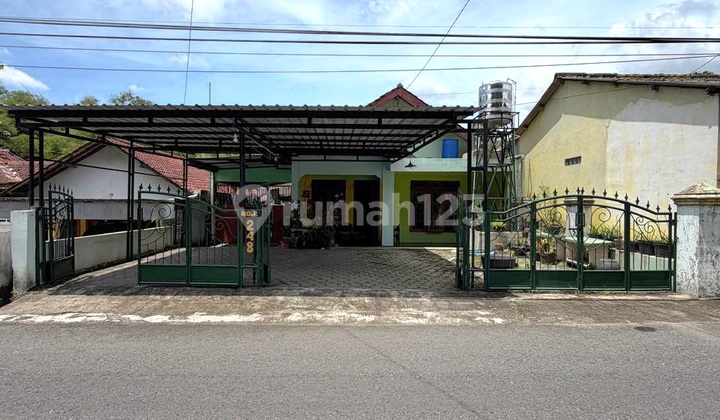 Strategic House on the Edge of Asphalt Road Suitable for Business, Boarding House, or Office in Srimulyo Piyungan Bantul Near Kidfun