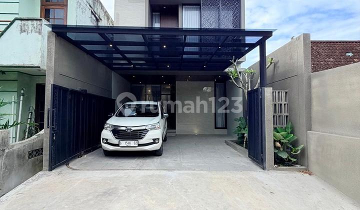 Istimewa Banget‼️Tinggal Bawa Koperrumah Baru Mewah 2 Lantai Kontemporer Modern Full Furnished - Strategis di Wedomartani Ngemplak Sleman Dekat Jogjabay 2