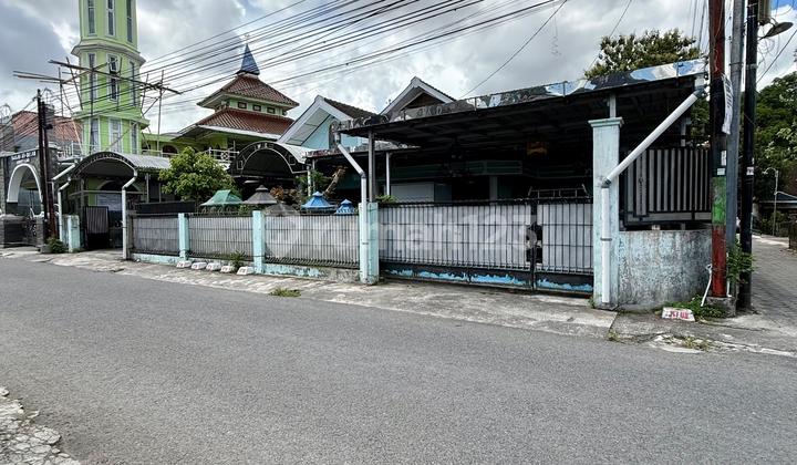 Rumah Luas Hook Strategis Bangettepi Jalan Aspal Dalam Ringroad di Sorowajan Dekat Kampus Uin dan Amplaz Mall