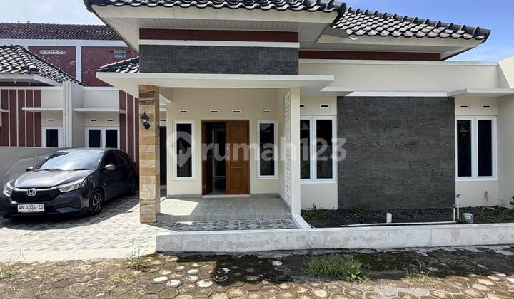 Rumah Baru Limasan Modern Kekinian Dalam Mini Cluster 4 Unit di Jalan Kaliurang KM 13 Ngemplak Sleman