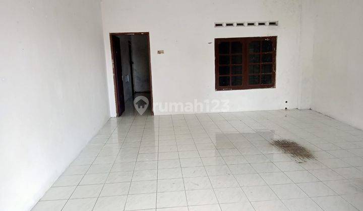 Ruko Mangku Jalan Magelang Km 13.5. Depan Asrama Polisi Polres Sleman Yogyakarta. 3