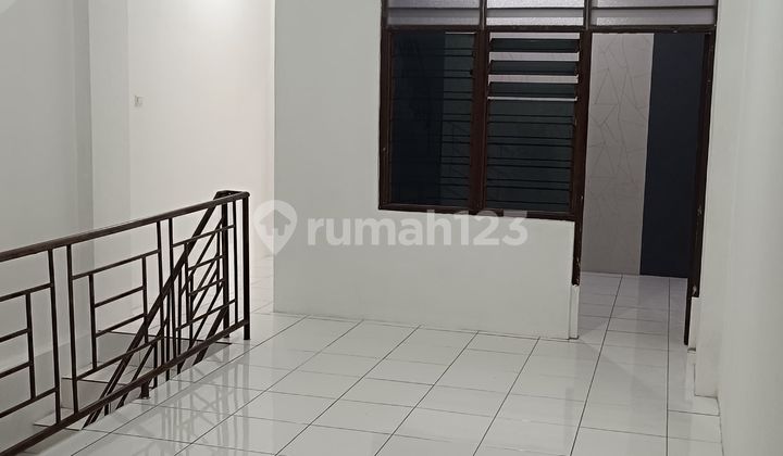 Disewa Ruko 3 Lantai, Jelambar Jakarta Barat Disewa Ruko 3 Lantai, Jelambar Jakarta Barat