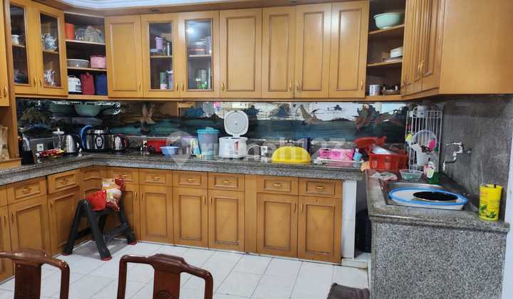 Muara Karang Block 7 House, Strategically Located in North Jakarta 2