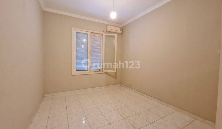 House For Rent, Pondok Indah, ada Swimming Pool, Semi Furnished & Pantry set 2