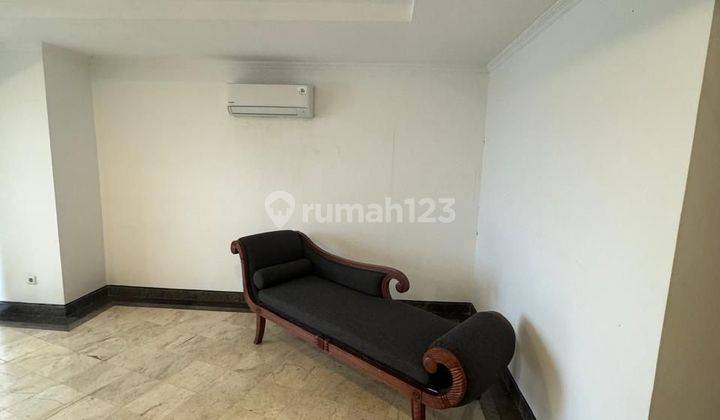 Disewakan Apartemen Pertama Safir, Pertama Hijau dengan View City dan sudah Full Furnished 2