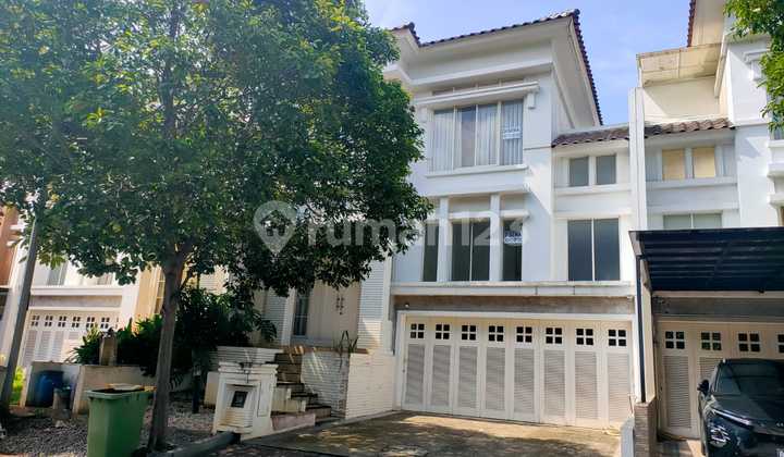 Rumah Crown Golf Pik Akases Startegis Rumah Crown Golf Pik Akases Startegis