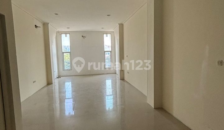 4-Storey Shop House in Kelapa Gading Strategic Location 4-Storey Shop House in Kelapa Gading Strategic Location