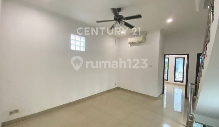 Shop House on Mardani Raya Street, Johar Baru, Central Jakarta 2