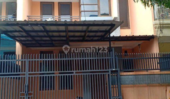 Rumah minimalis siap huni di Johar Baru  1