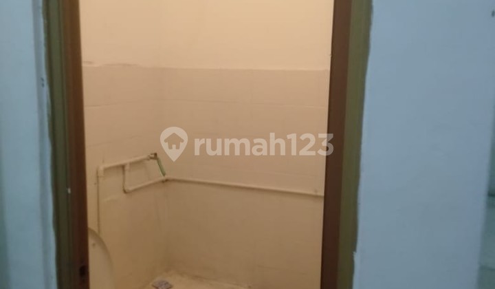Quick Sale Strategic 3-Story Shop House in Klender, East Jakarta 2