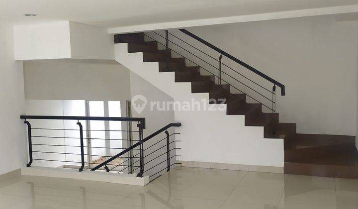 Disewakan Rumah Duta Garden Cluster West Wood 3Lantai KT 4+1 KM 3+1 4