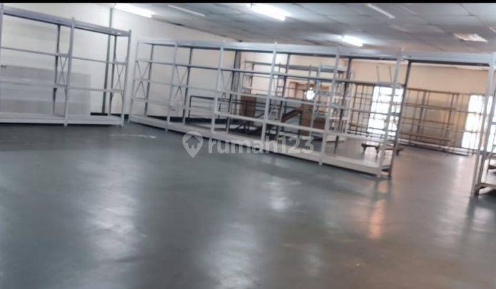 Disewakan 187 jt/thn nett exc ppn
Gudang  2 lantai di Komplek Pergudangan Bandara Benda
- LT 15x30, LB 330
- Gudang sdh disekat jadi 2 lantai :
   • Lantai 1 --> 231,4 m
   • Lantai 2 --> 275 m
   • ada kantor di lantai 1
- row jalan besar
- akses kontain 3