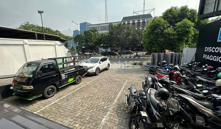 Gedung showroom komersial di jalan panjang 2