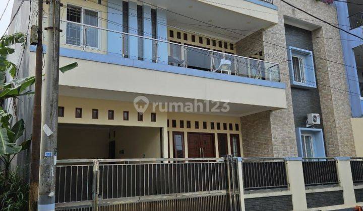 Rumah 3 Lantai Bagus di Perumahan Villa Mutiara, Bogor 1