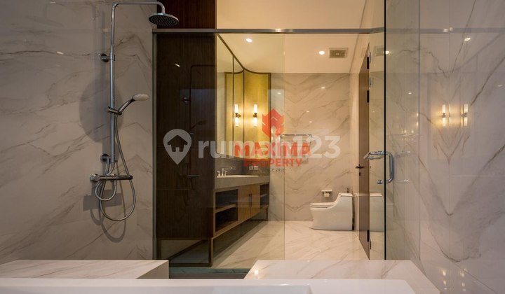 Rumah Sultan Mewah Lokasi Puri Arga Golf Depan Danau BSB City 2