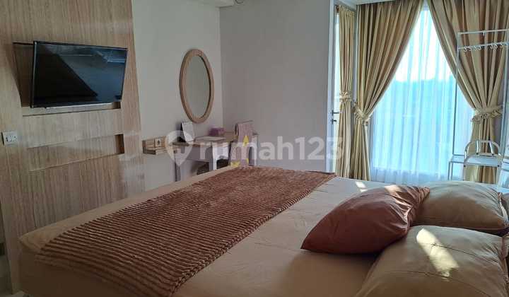 Ready-to-Occupy Warhol Louis Kienne Simpanglima Apartment 2