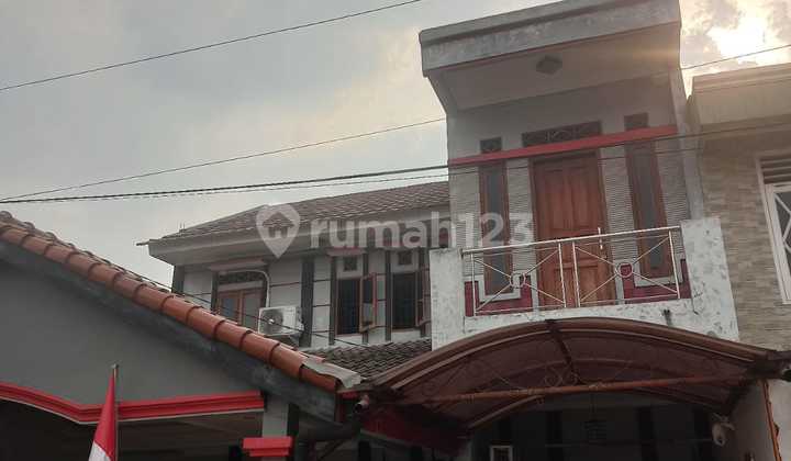 Rumah Strategis Rumah Bagus Depan Taman Komplek di Cimanggis