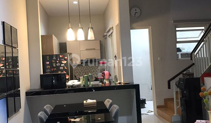 Dijual Rumah Megah Komplek Rungkut Jl Merr Dekat Tol dan ke Bandara