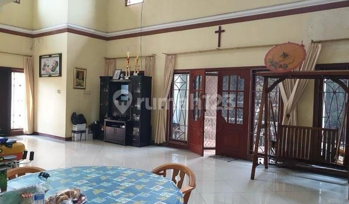 Quick Sale Beautiful House in Premium Location Fronting a Park 2