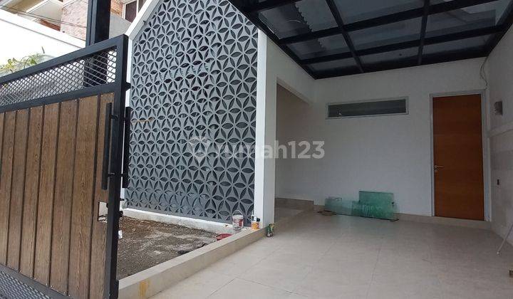 Rumah Cantik 2 Lantai Industrial Desain Dekat Fasilitas Umum  1