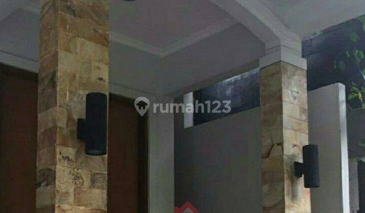 Rumah Cantik 2 Lantai Dekat Fasilitas Umum. 2