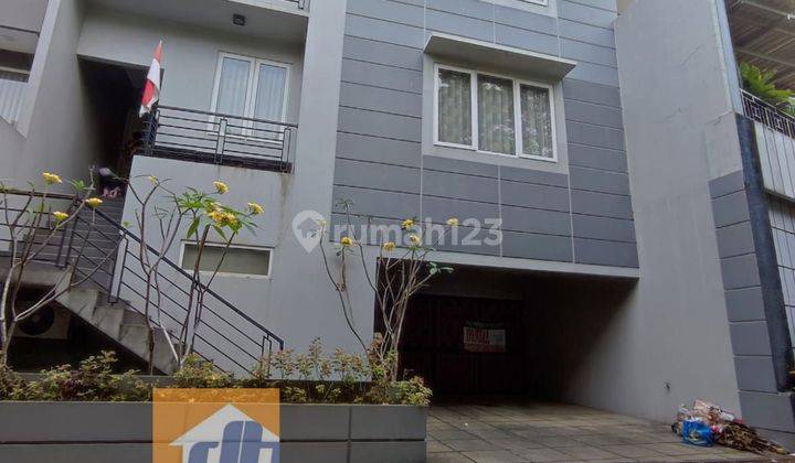 Rumah Cantik 2 Lantai Dekat Fasilitas Umum. 1