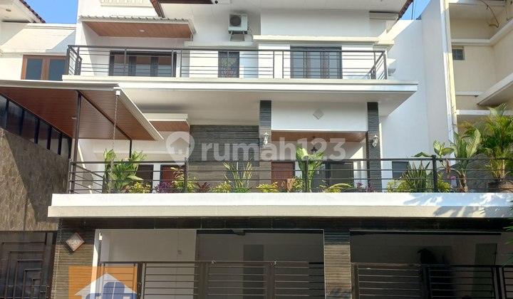 Rumah Minimalis 3 Lantai Dalam Kluster Elite Di Vila Cinere Mas. 1