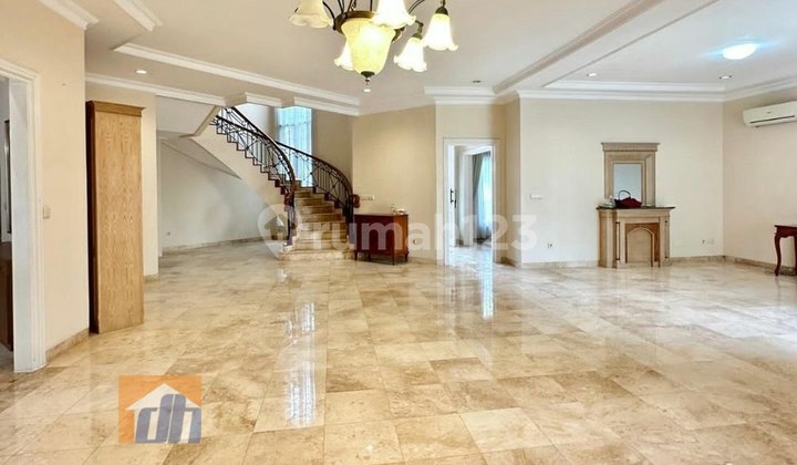 Beautiful Modern Classic House Design With Many Public Facilities Around It 2