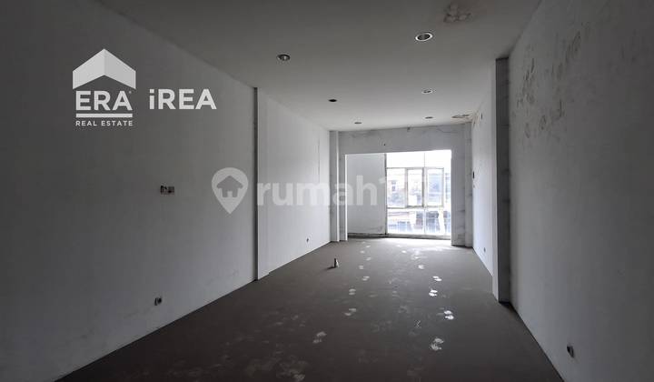 Affordable Jogja Shop House Ready to Occupy Near Janabadra University 2