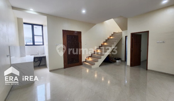 Rumah Solo Baru Dekat The Park Mall