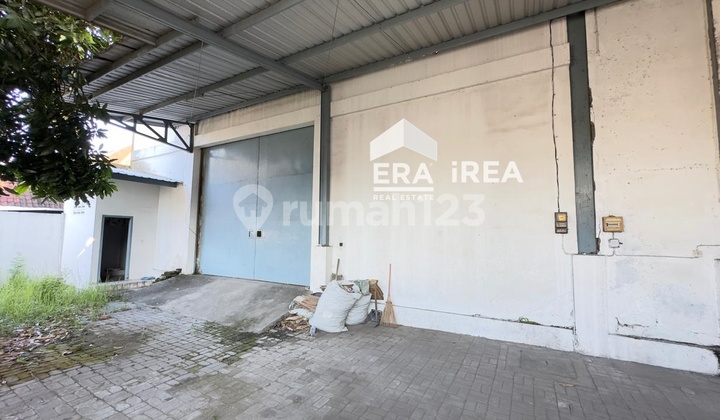 Solo City Center Warehouse, Truck Access Near Singosaren Market