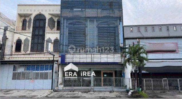 Ruko 3 Lantai Solo Area Perkantoran Dekat Pasar Klewer & Luwes 1