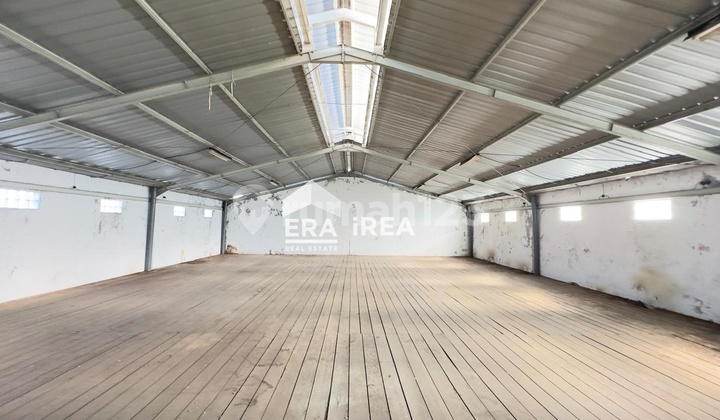 Solo City Center Warehouse, Truck Access Near Singosaren Market