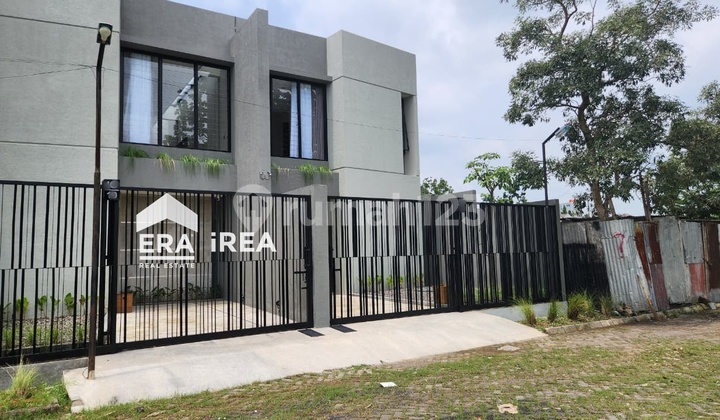 Judul Rumah Baru 2 Lantai di Solo Baru