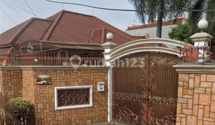 Large Furnished House on a Spacious 1,060m2 Land at Radar Auri, Cimanggis, Depok