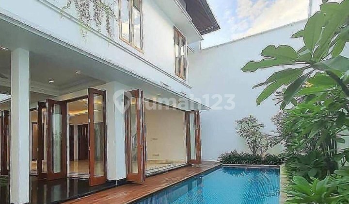 Rumah Lux Brand New Ada Pool Hadap Timur di Pondok Indah