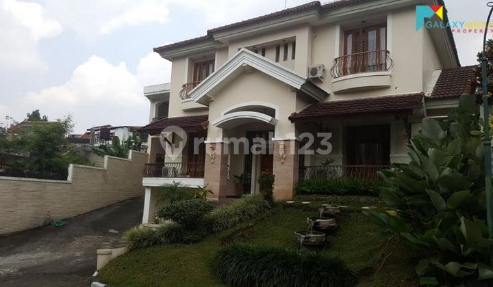 Rumah Besar Megah di Tubagus Ismail 1
