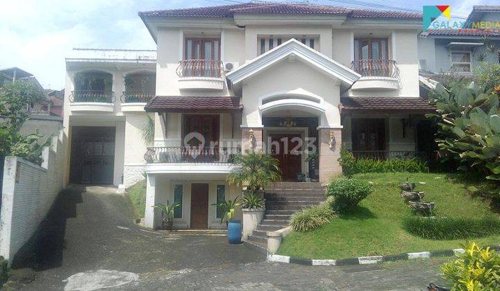 Rumah Besar Megah di Tubagus Ismail 2