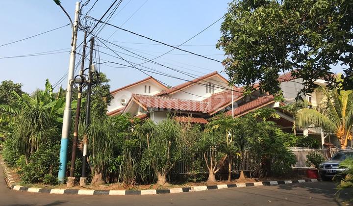 Rumah Hoek Utara Timur di Rawamangun