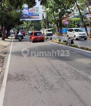 Rumah Lama Tanah Luas di Jl. Surya Sumantri, Bandung 1