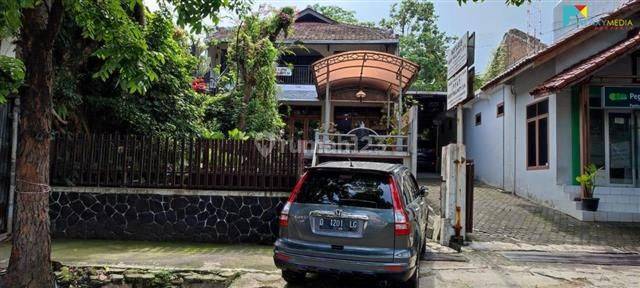 Rumah Lama Tanah Luas di Jl. Surya Sumantri, Bandung 2