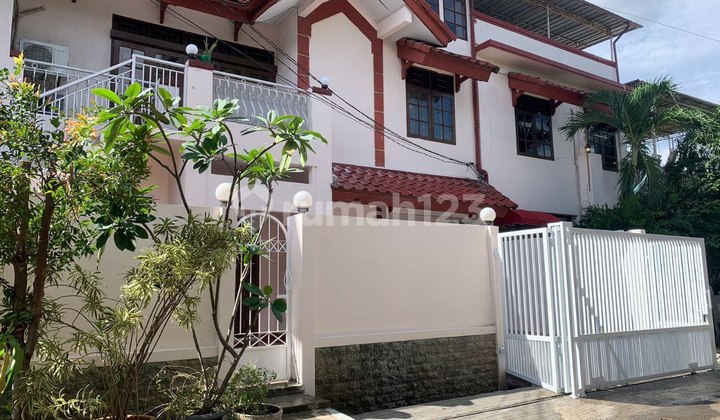 Rumah Besar Megah Artistik Dalam Perumahan di Cipinang Rumah Besar Megah Artistik Dalam Perumahan di Cipinang