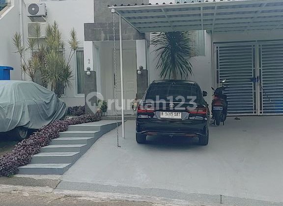 Jual Butuh Murah Rumah Villa Hoek Ada Pool di Sentul City 2