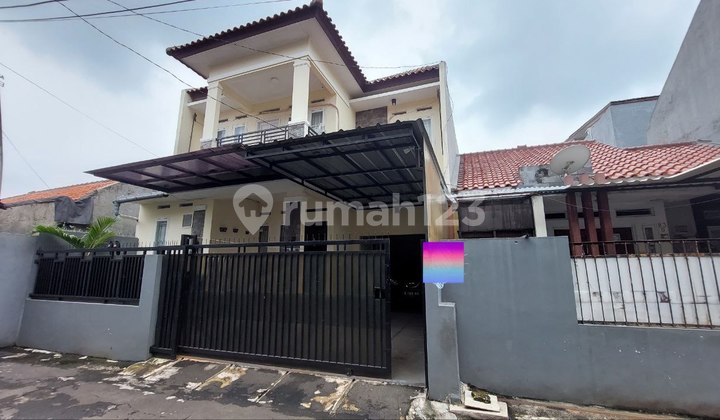 Nice House with Garage Inside Cluster on Jl. Timbul, Jagakarsa