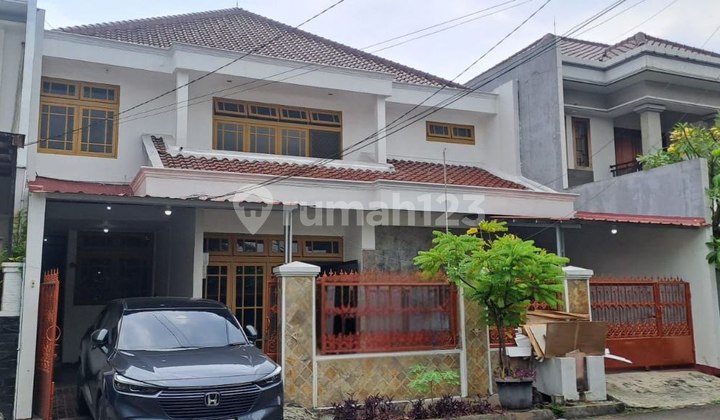 Rumah Besar Baru Direnovasi Dalam Komplek di Pondok Bambu 2