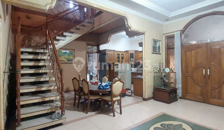 Under Appraisal: Bank's Grand, Magnificent House in Jatiwaringin Permai, Auri Complex, East Jakarta. 2