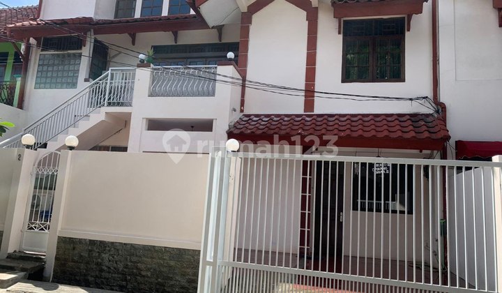 Rumah Megah Siap Huni Dalam Perumahan di Cipinang 2