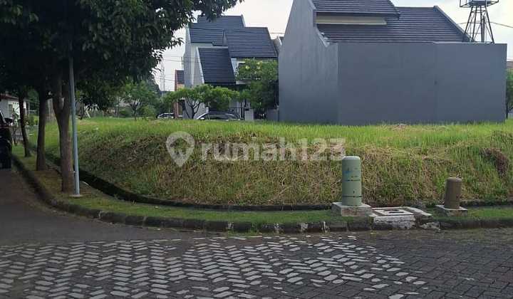 Ready-to-Build Plot of Land in the Elite Kemang Pratama Housing Estate, Bekasi Ready-to-Build Plot of Land in the Elite Kemang Pratama Housing Estate, Bekasi